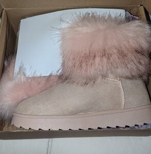 New Size 9 Sugar Blush Pink Fur Boots